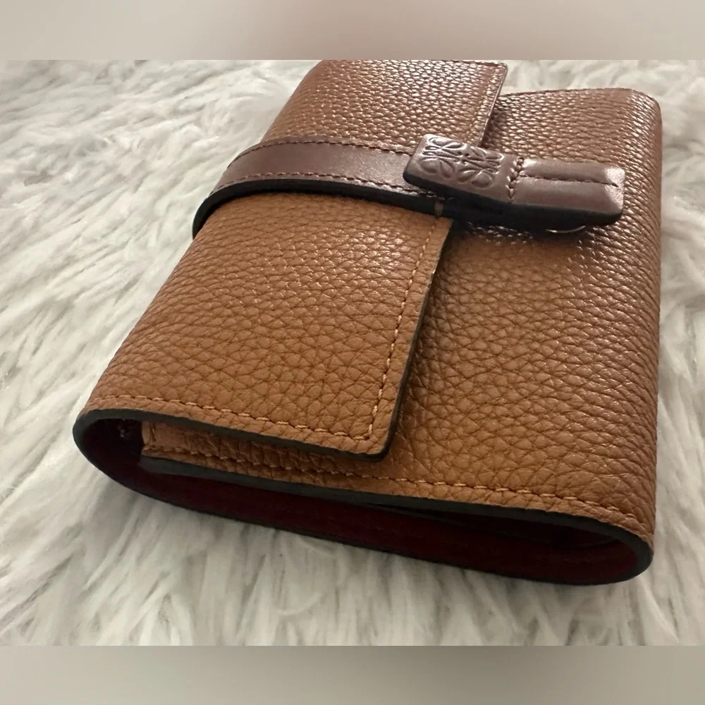 Loewe‎ Womens Vertical Small leather wallet